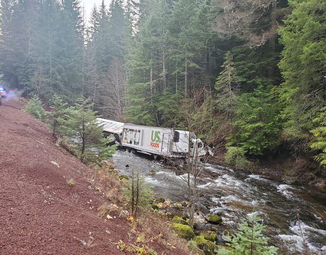 A semi truck wreck on Highway 22 near milepost 71 and went into the North Santiam River Monday morning.
